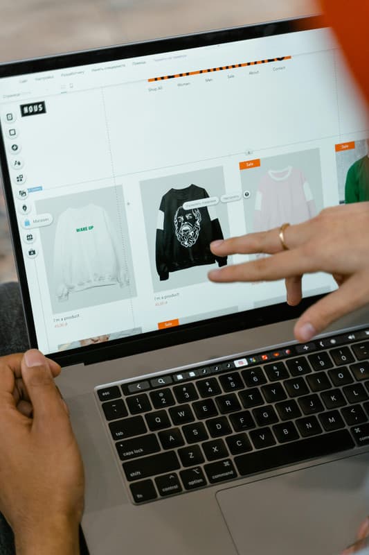 Woman presenting in a meeting